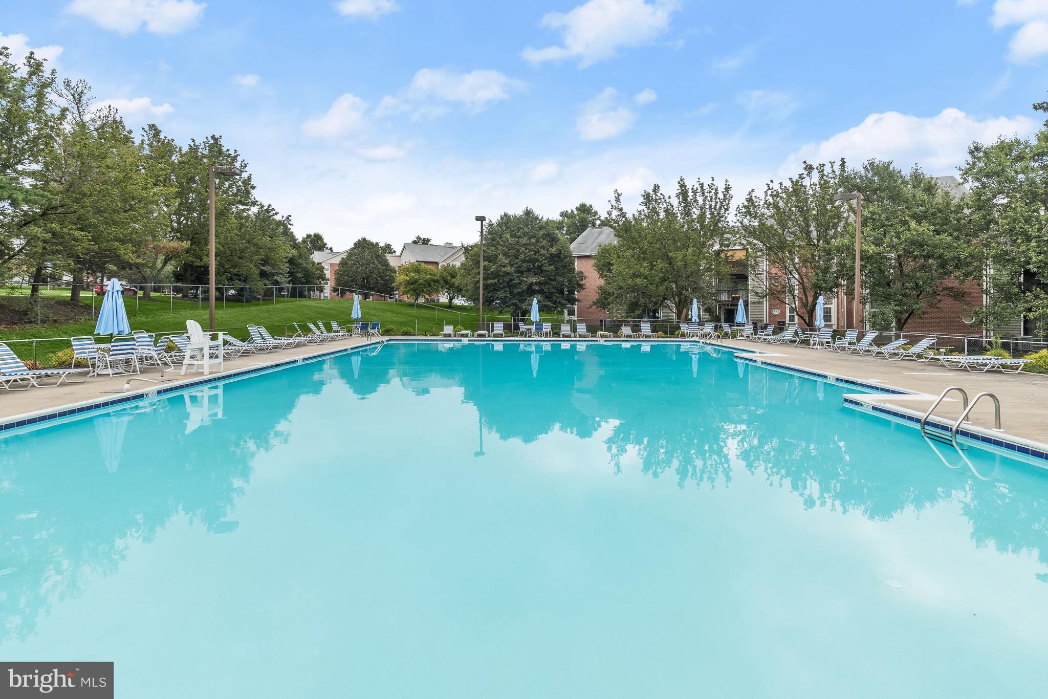 CROMWELL FOUNTAIN - Residential