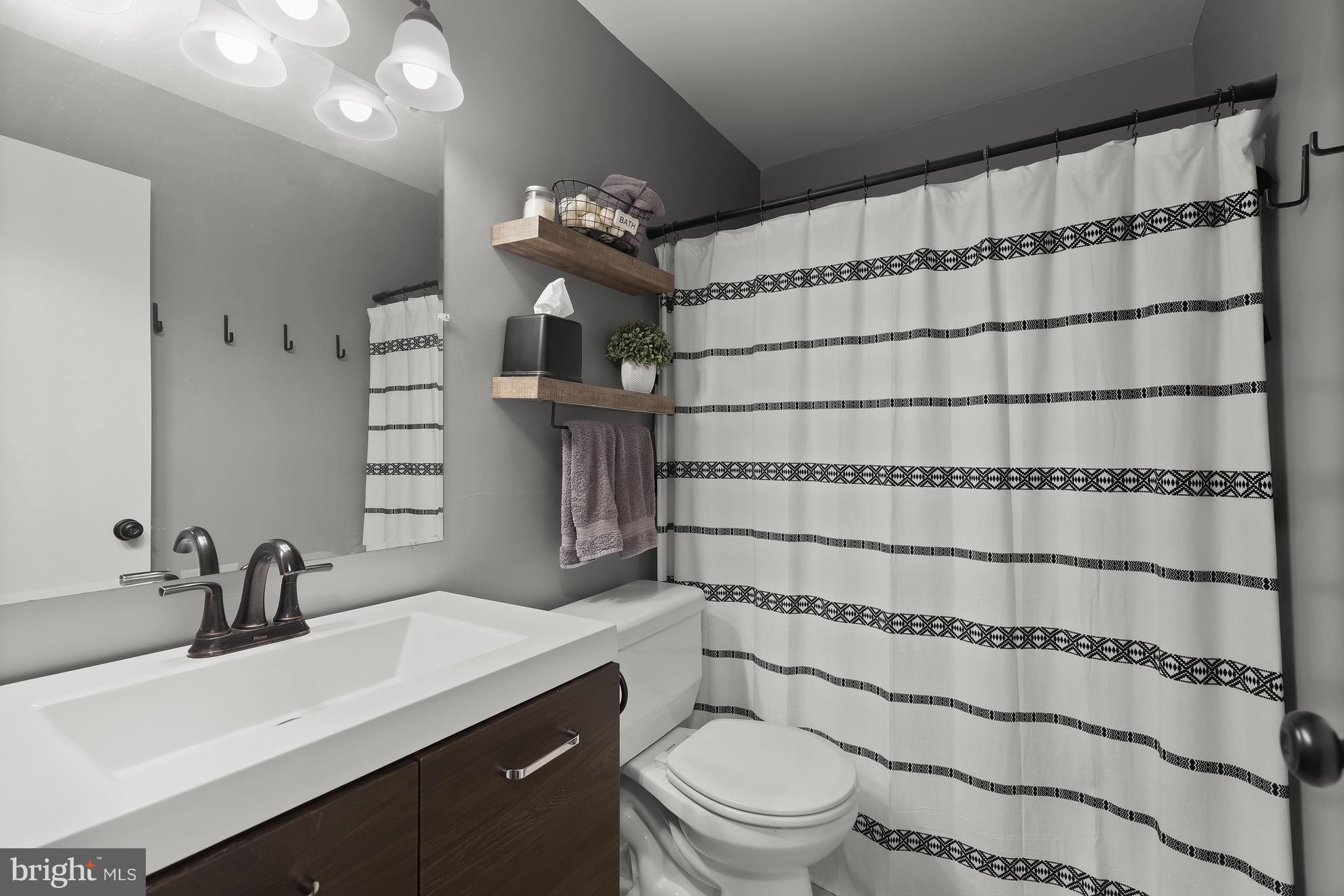 CROMWELL FOUNTAIN - Residential