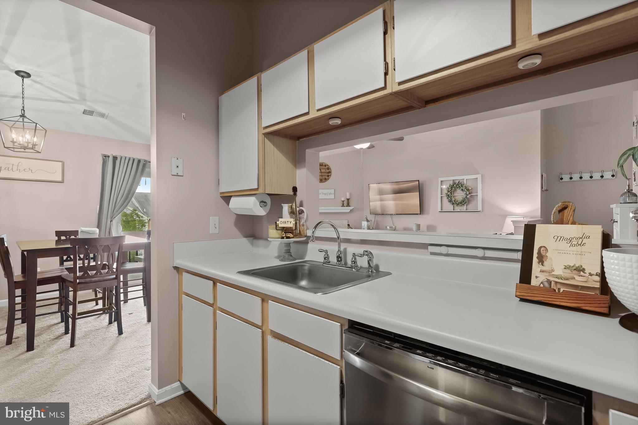 CROMWELL FOUNTAIN - Residential