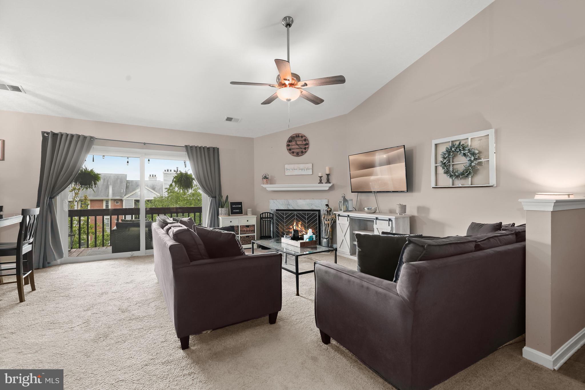 CROMWELL FOUNTAIN - Residential