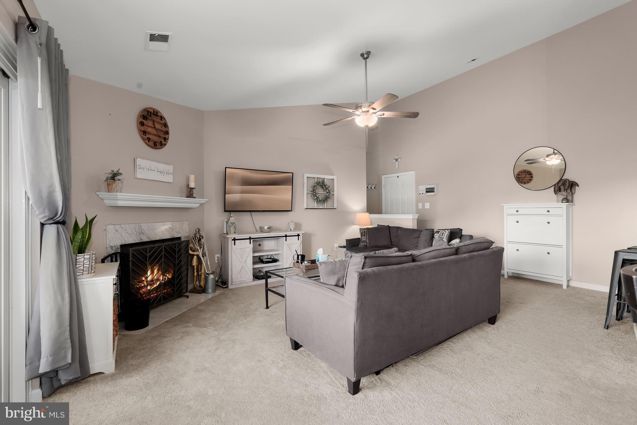 CROMWELL FOUNTAIN - Residential