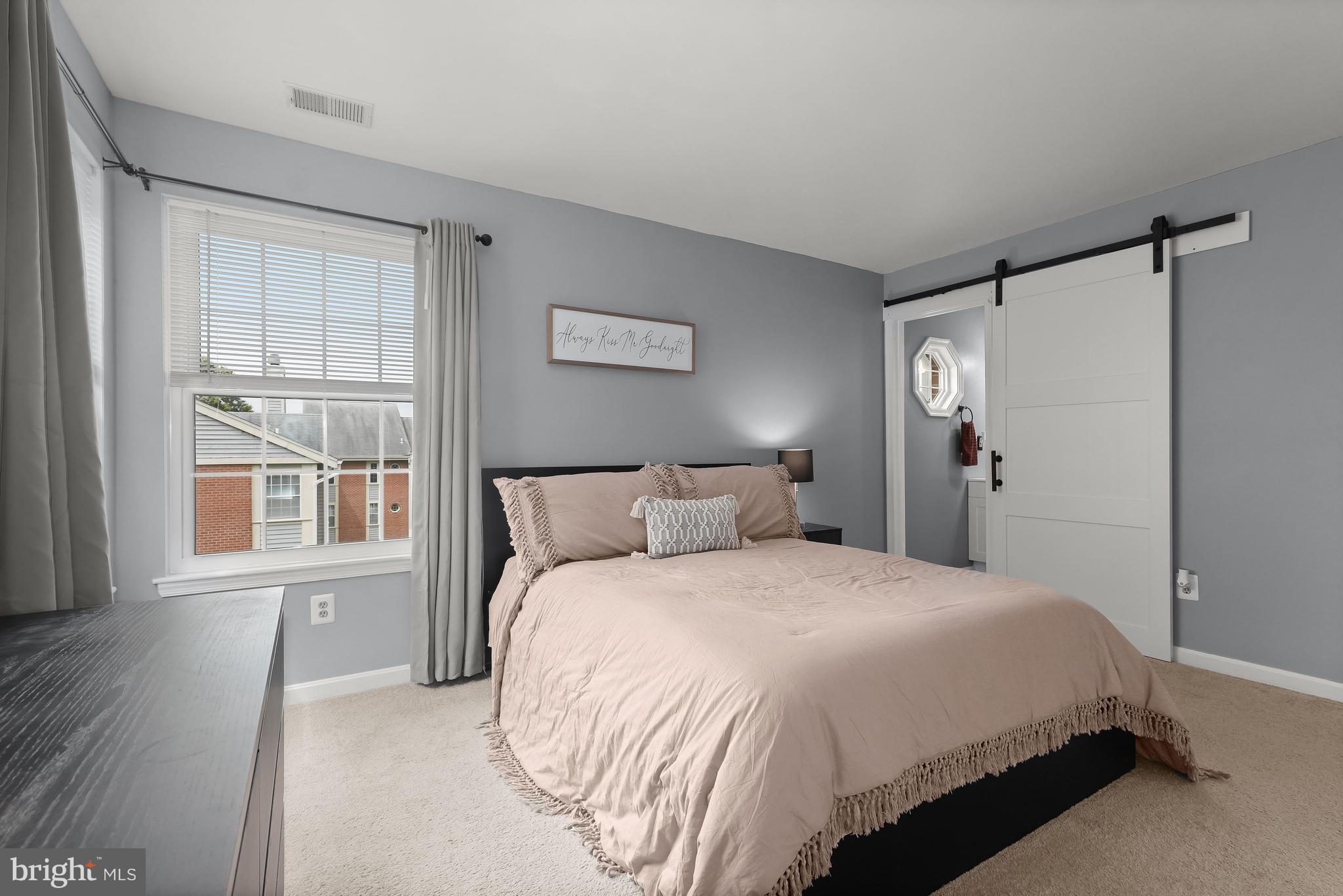 CROMWELL FOUNTAIN - Residential