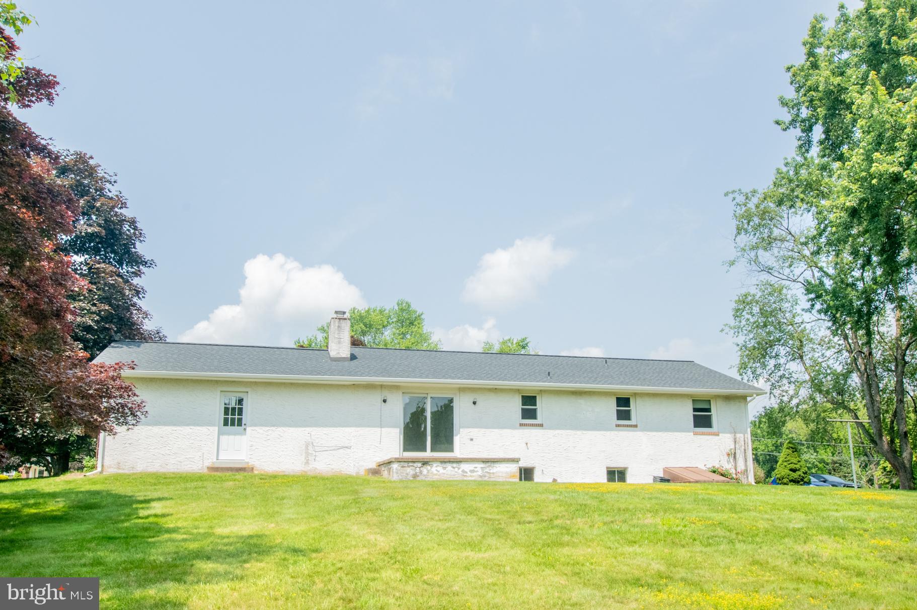1525 HILLTOP ROAD