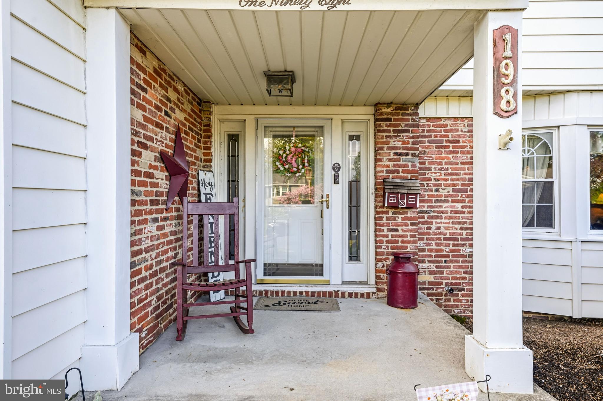 198 RAMBLEWOOD PARKWAY