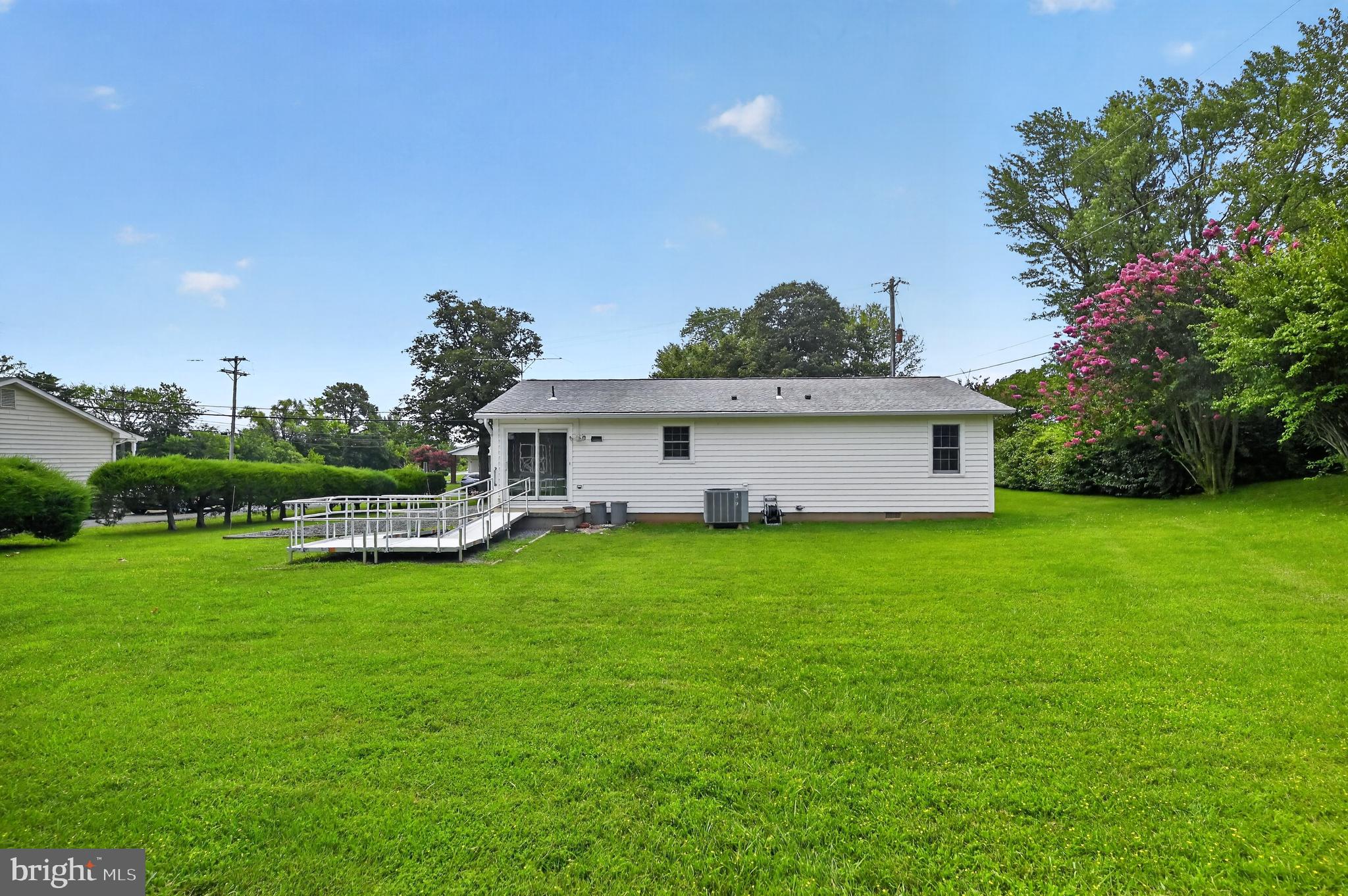 13996 LAKEVIEW DRIVE