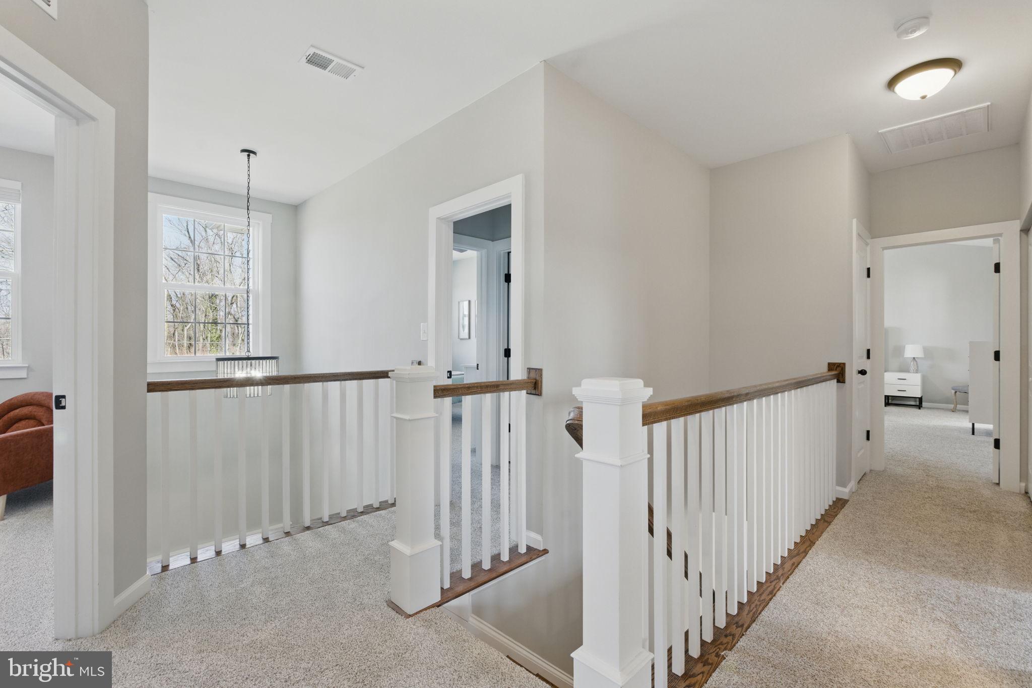 LOVETTSVILLE - Residential