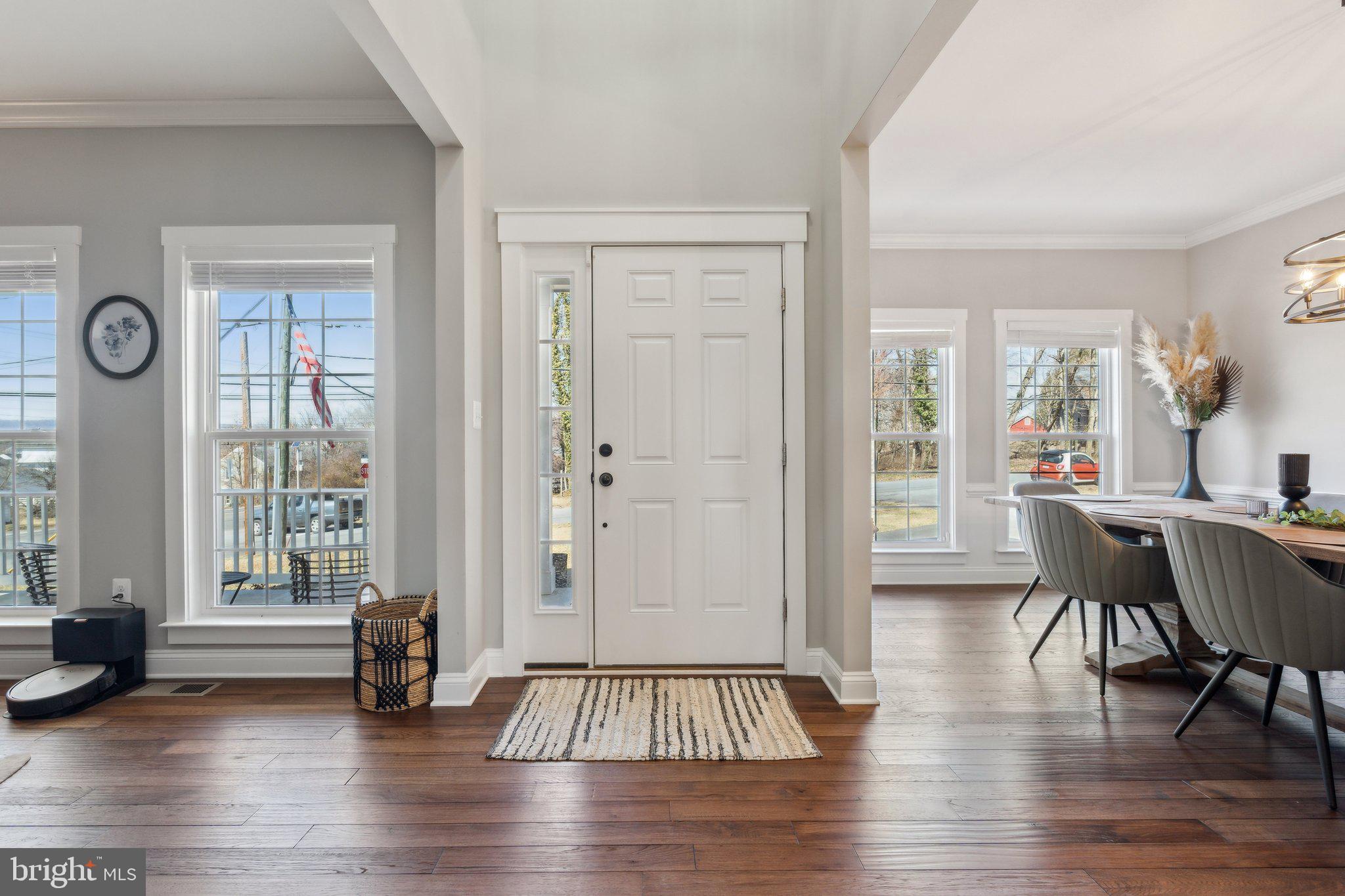 LOVETTSVILLE - Residential