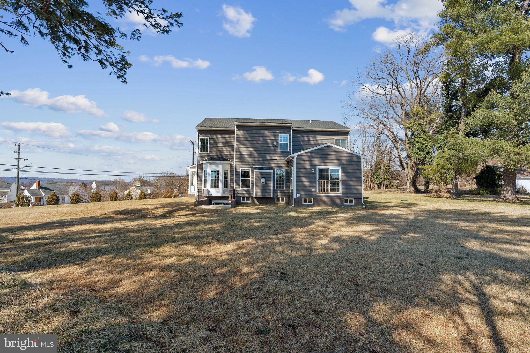 LOVETTSVILLE - Residential