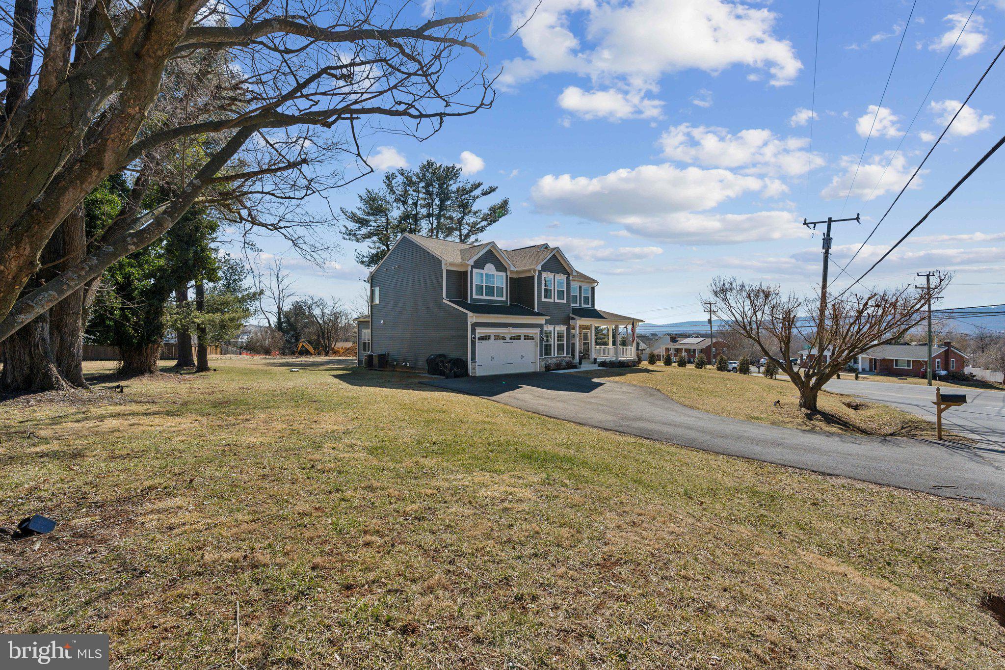 LOVETTSVILLE - Residential