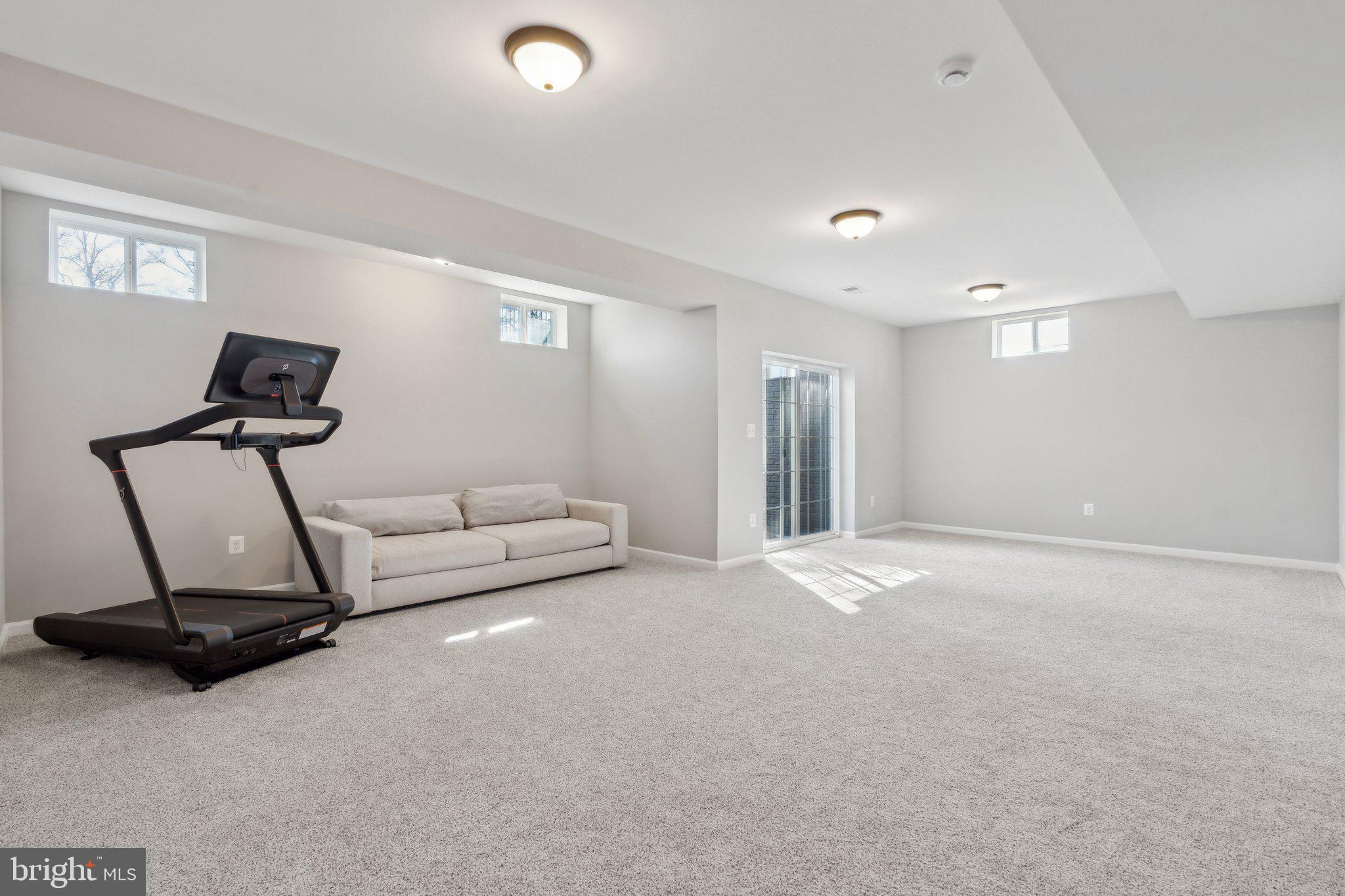 LOVETTSVILLE - Residential