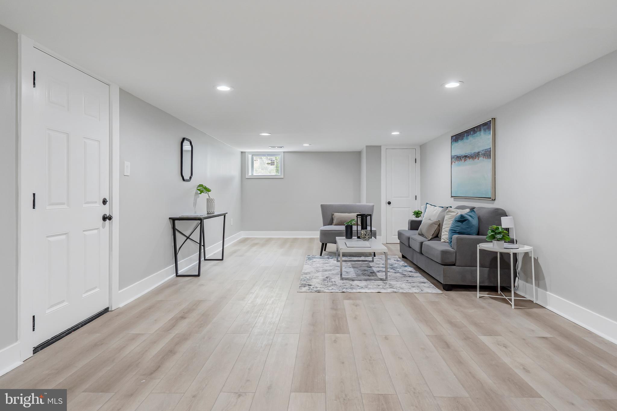 GIBSON MANOR - Residential