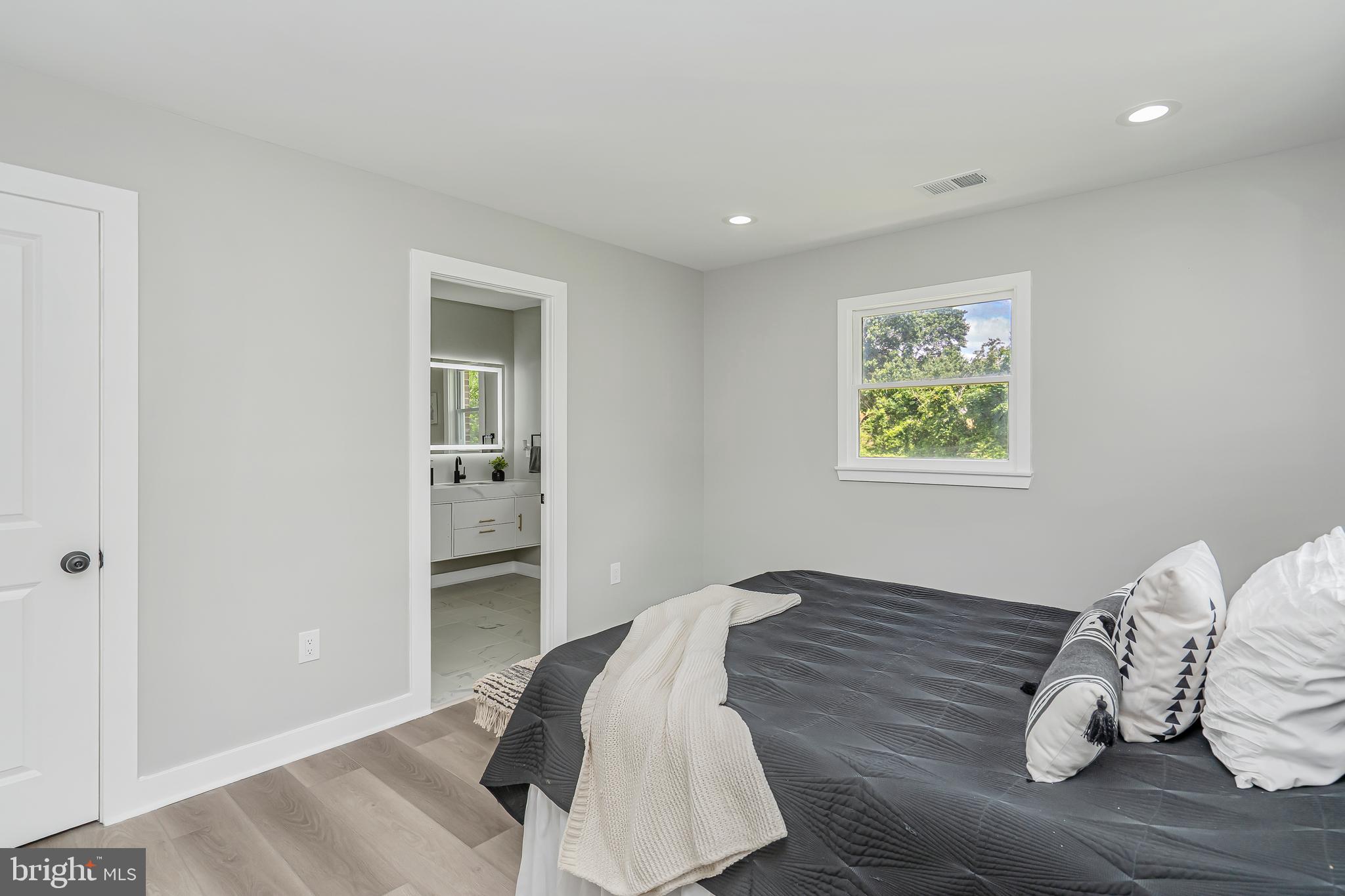 GIBSON MANOR - Residential