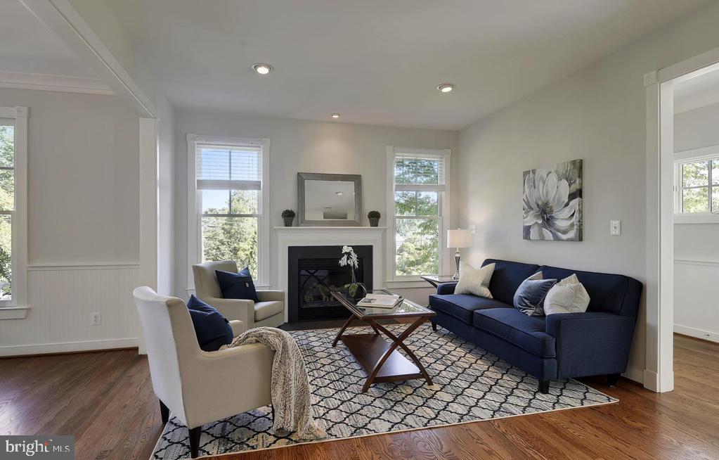 OVER LEE KNOLLS - Residential Lease