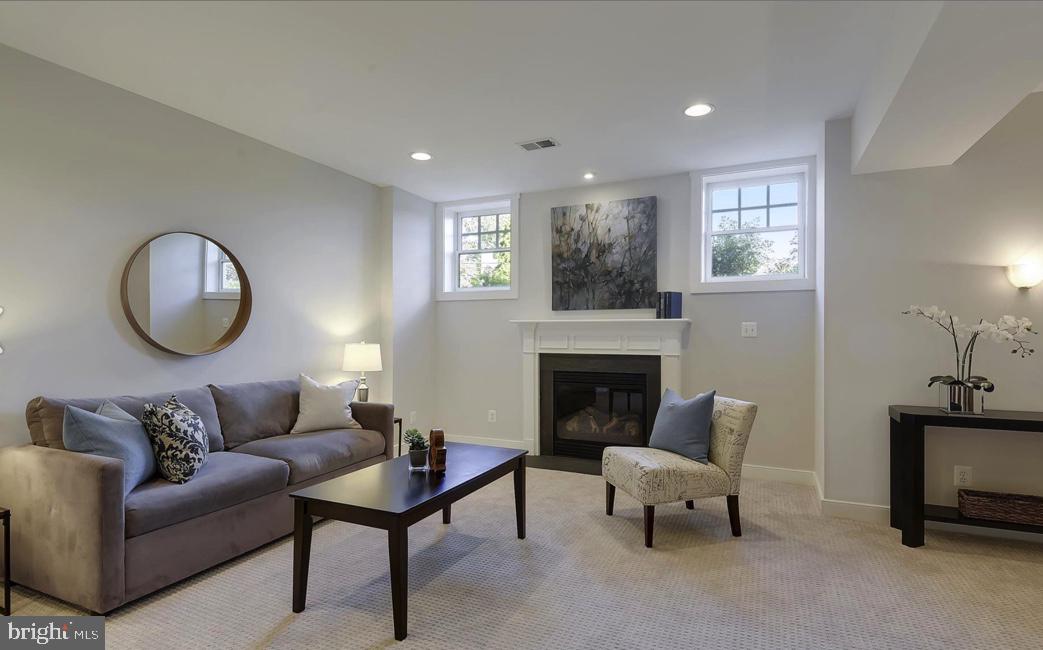 OVER LEE KNOLLS - Residential Lease