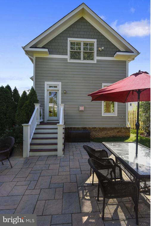 OVER LEE KNOLLS - Residential Lease