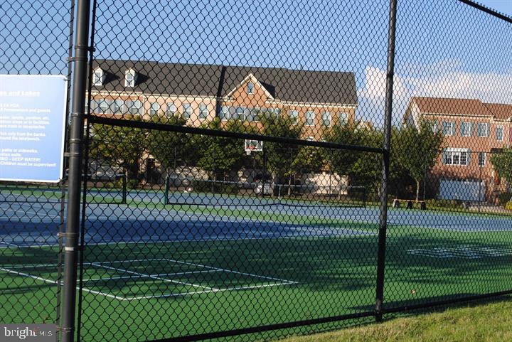 AVONLEA - Residential Lease