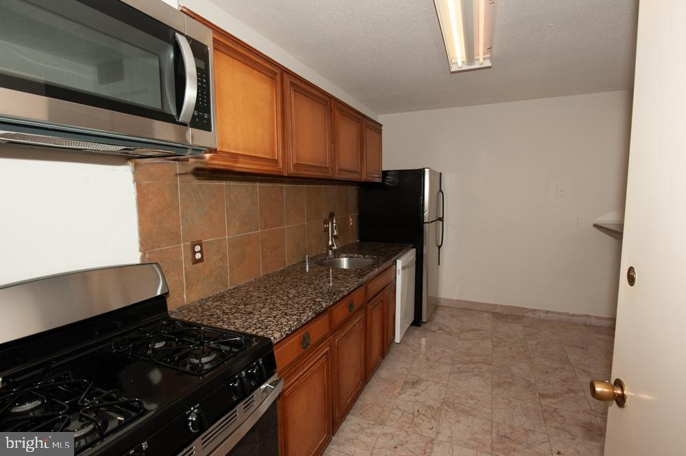 WESTCHESTER PARK - Residential Lease