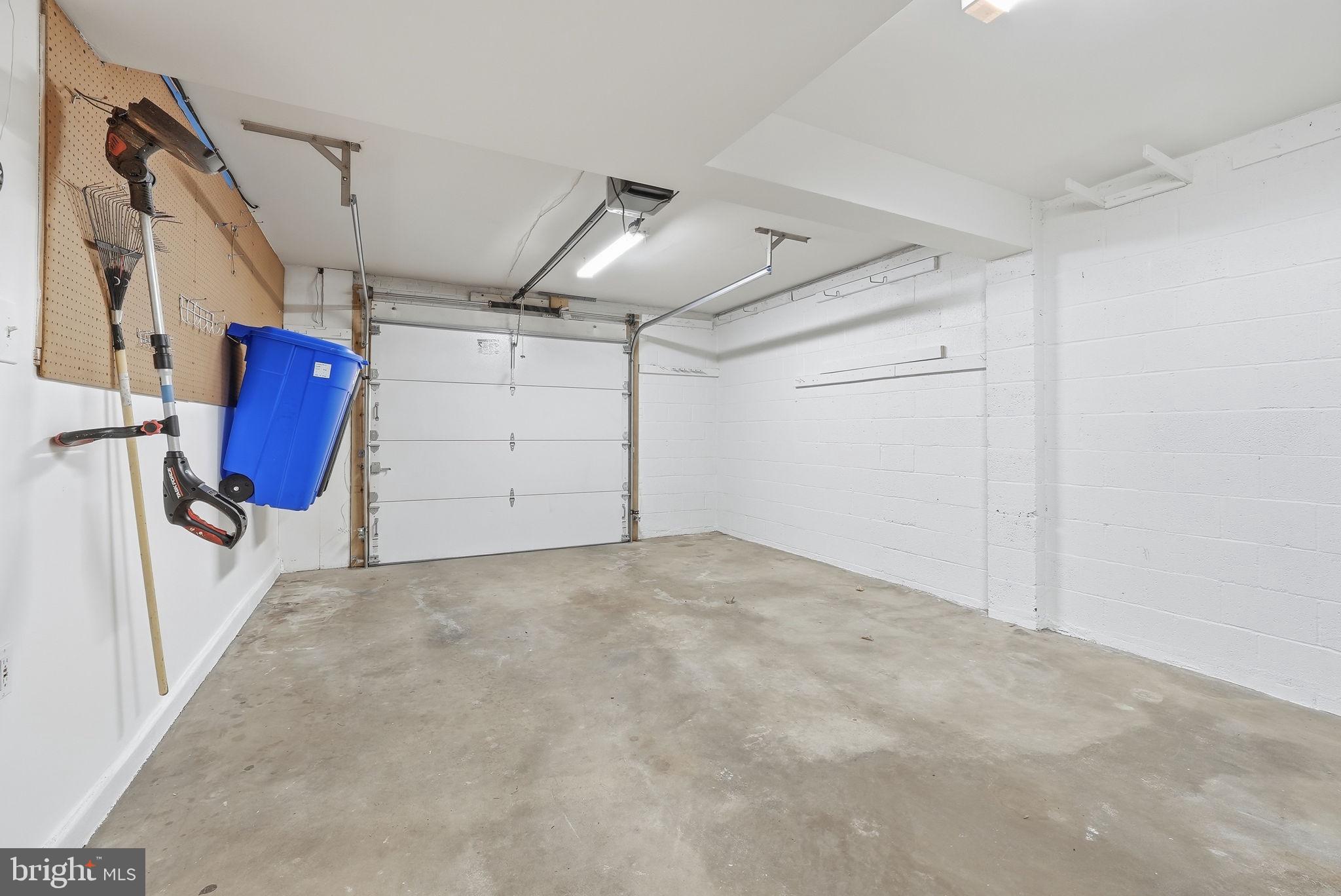 BURKE STATION SQUARE - Residential