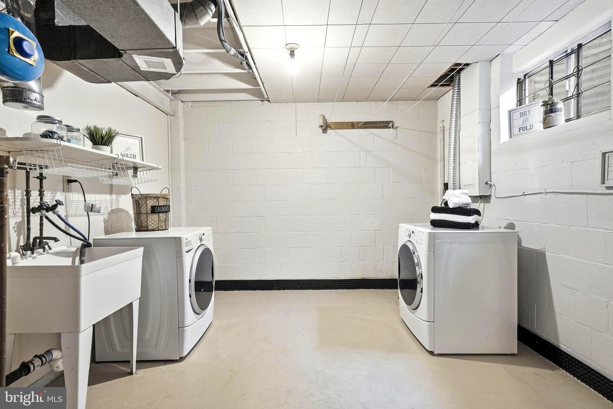 BURKE STATION SQUARE - Residential