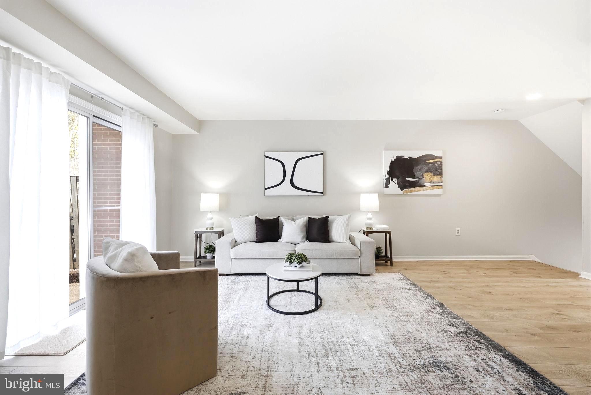 BURKE STATION SQUARE - Residential