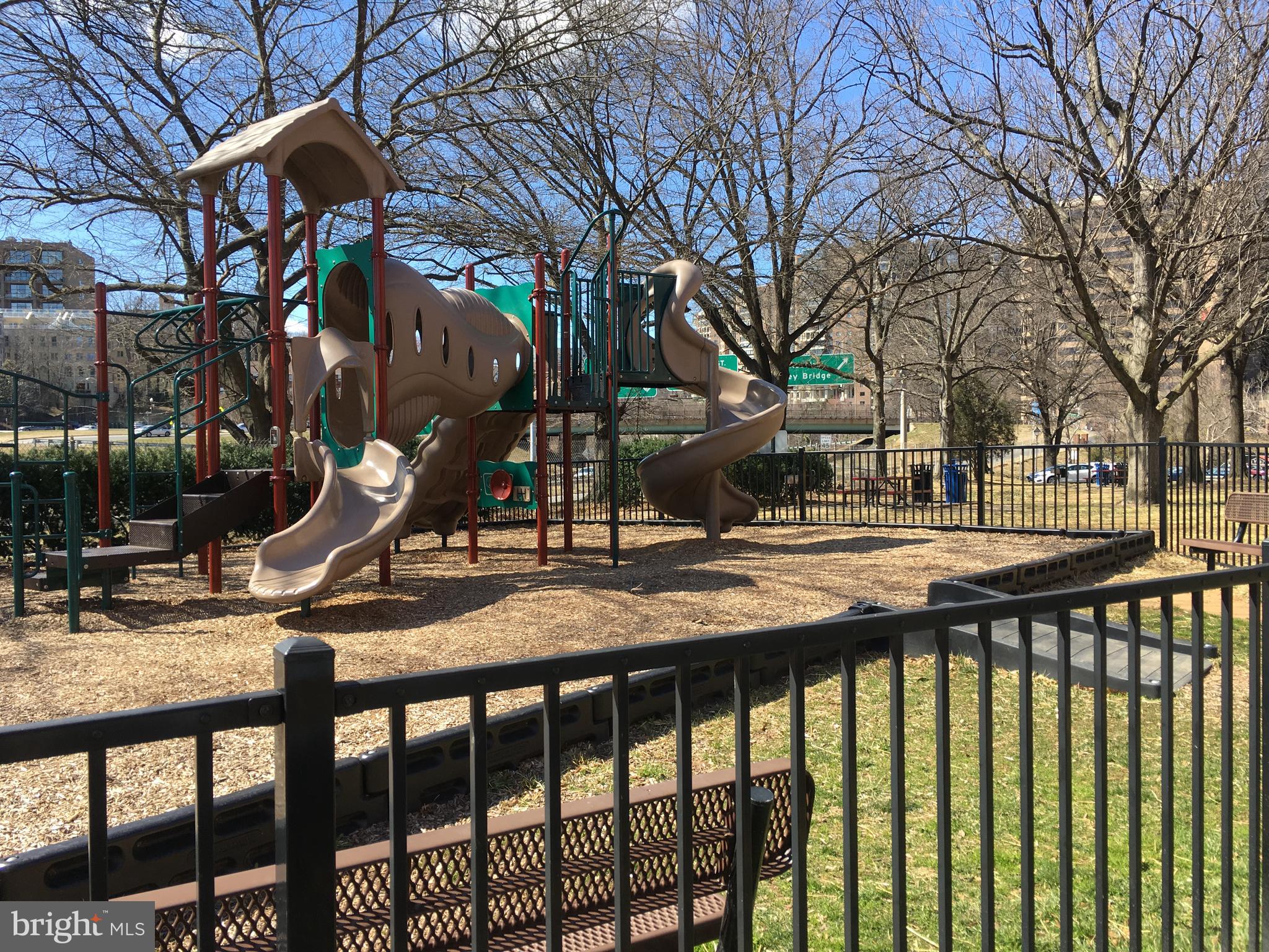 RIVER PLACE - Residential