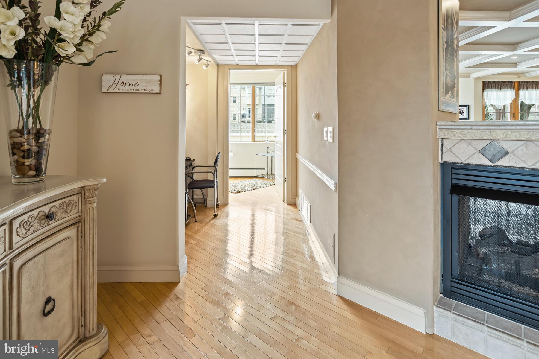 QUEEN VILLAGE - Residential