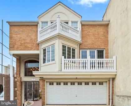 QUEEN VILLAGE - Residential