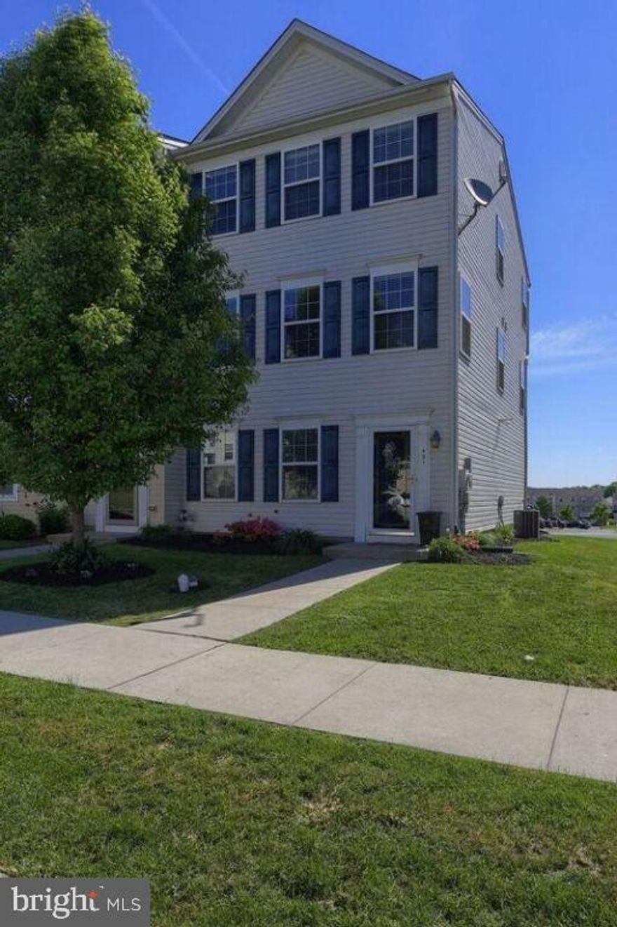 Absolutely adorable end unit townhome located in pleasant Hawthorne Ridge community with 3 nice bedrooms plus 2-full & 1-half baths/Oversized 2-car garage/Bright Cook's Kitchen/Pretty formal Living & Dining Room s/Finished Family Room or Den in Lower Level... Very nice condition inside & out!