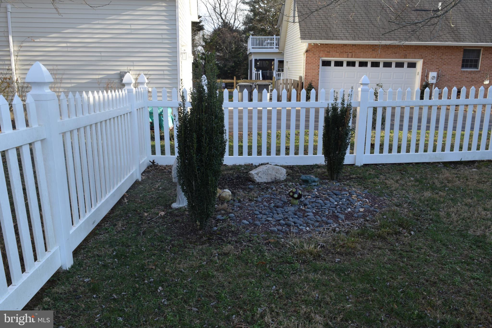 BRETON BAY ESTATES - Residential