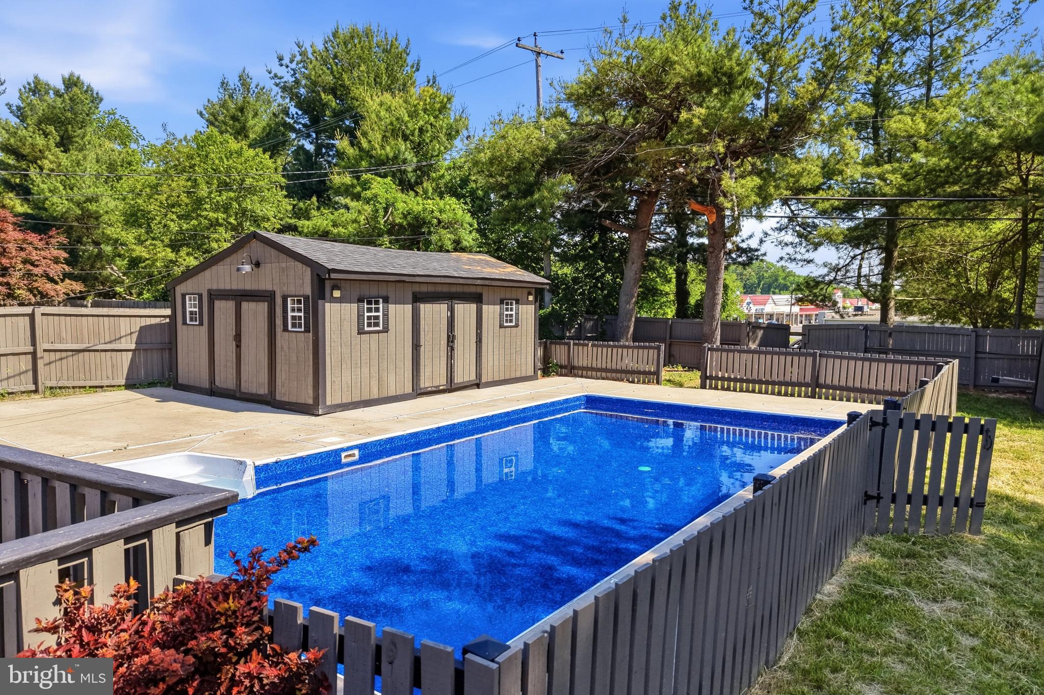 EDGE MEAD - Residential
