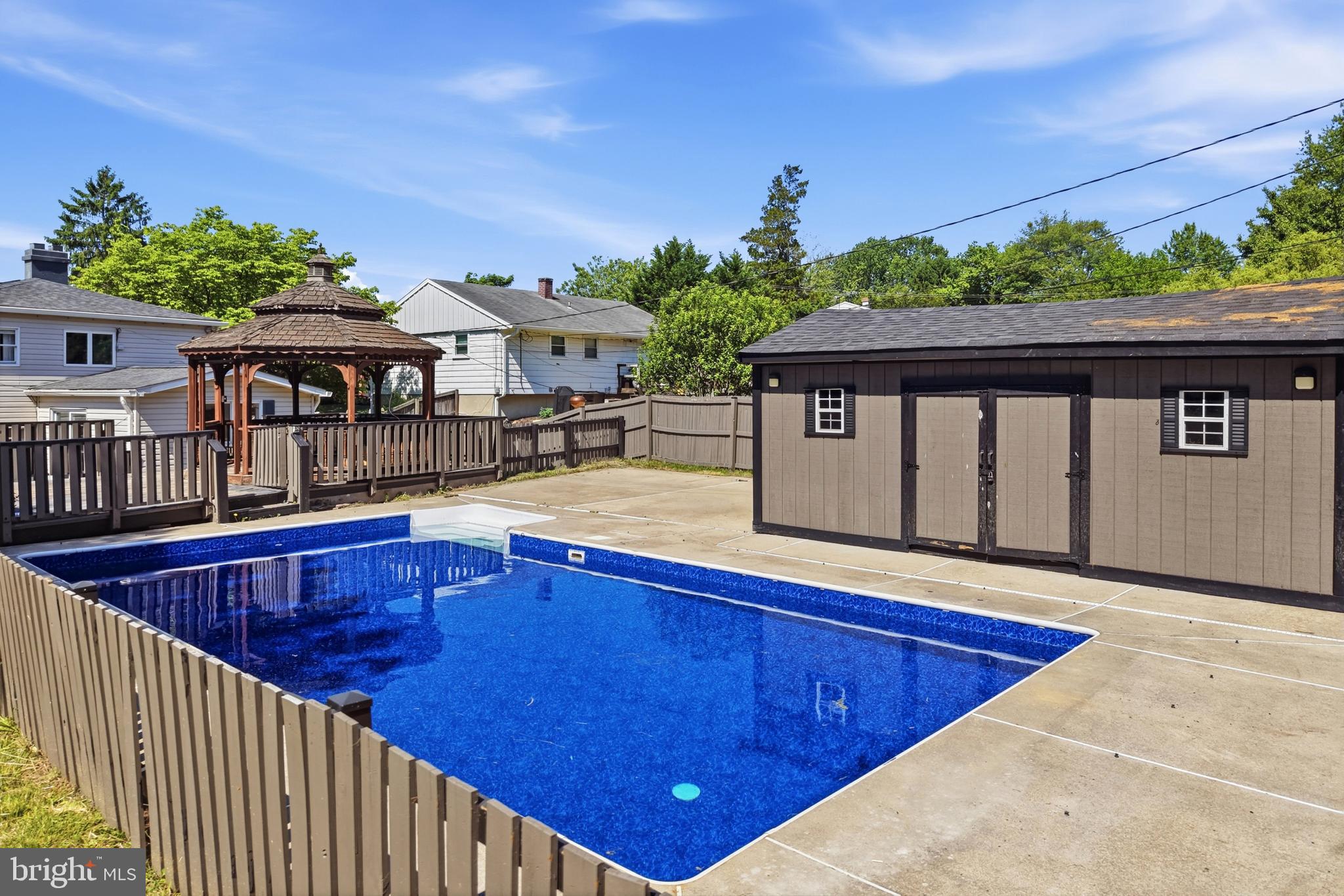 EDGE MEAD - Residential