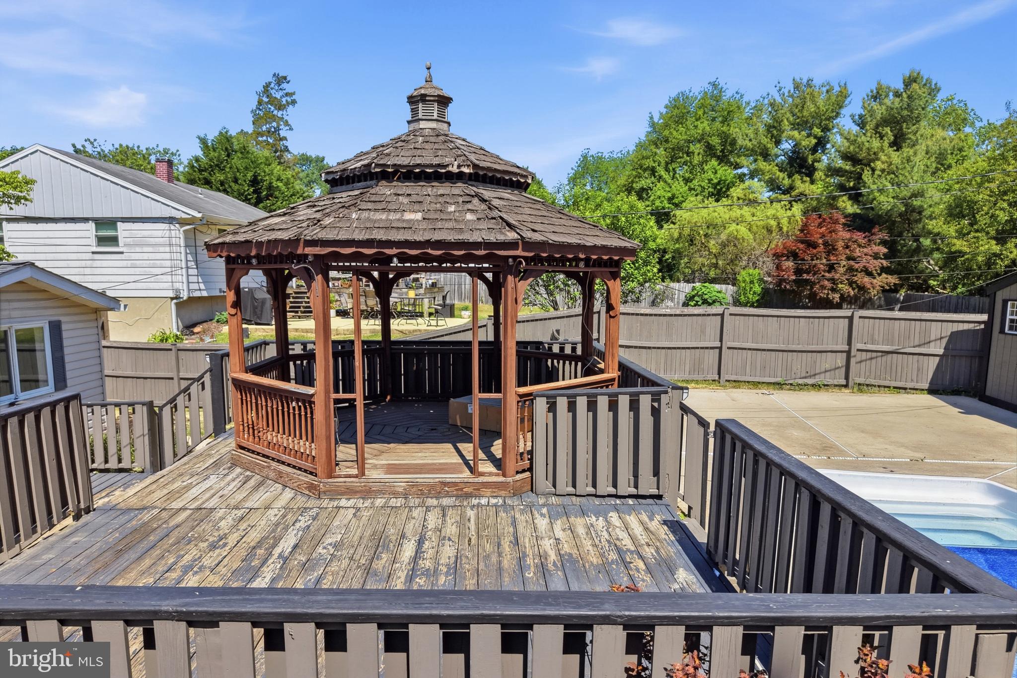 EDGE MEAD - Residential