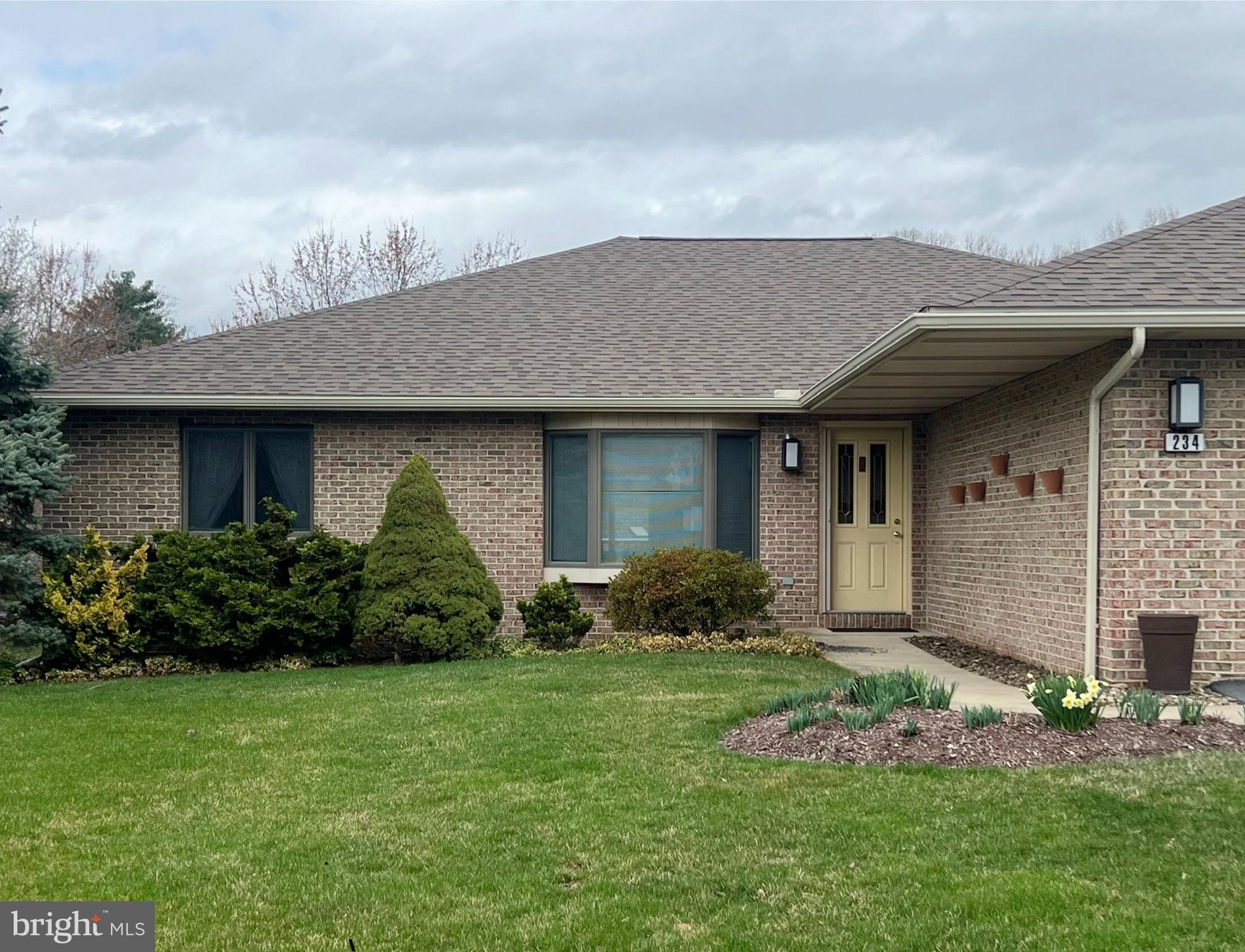 OAK POINTE - Residential