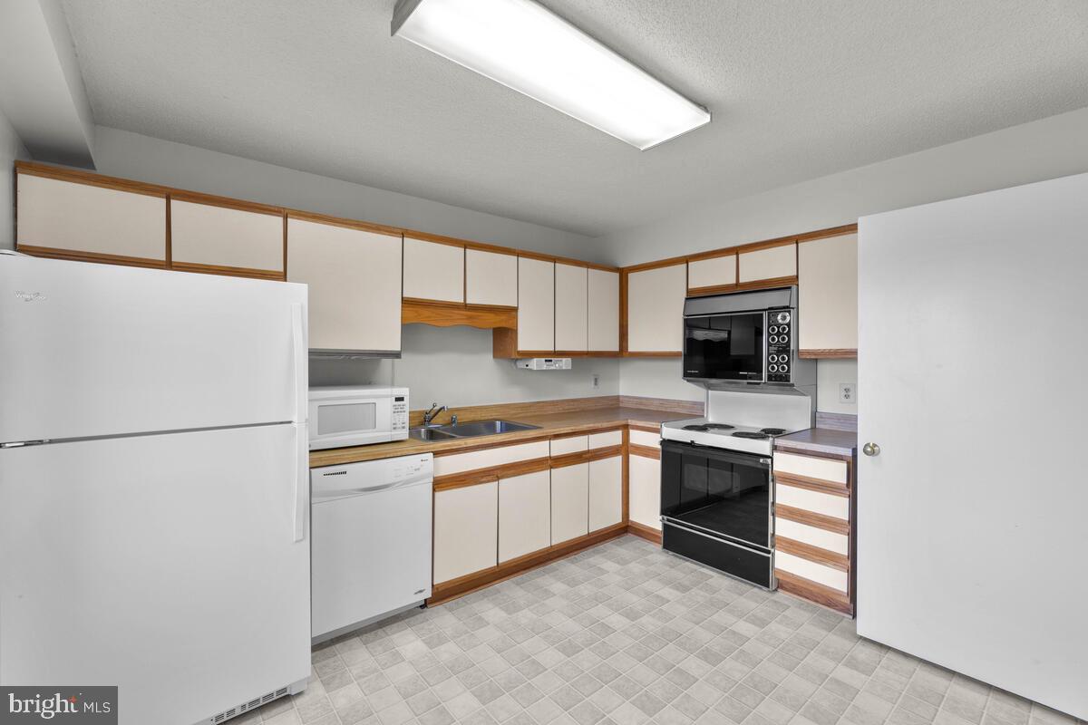 FAIRWAYS NORTH - Residential