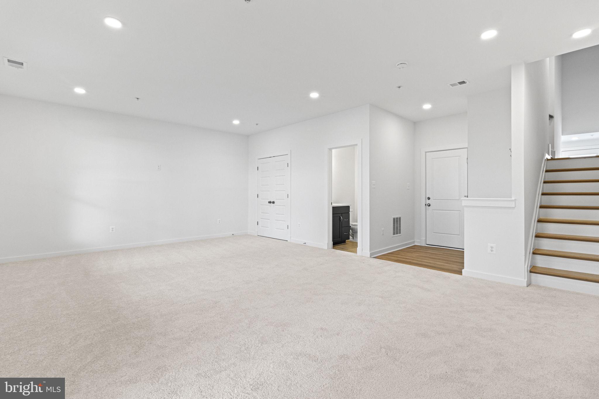 SOUTHLAKE - Residential