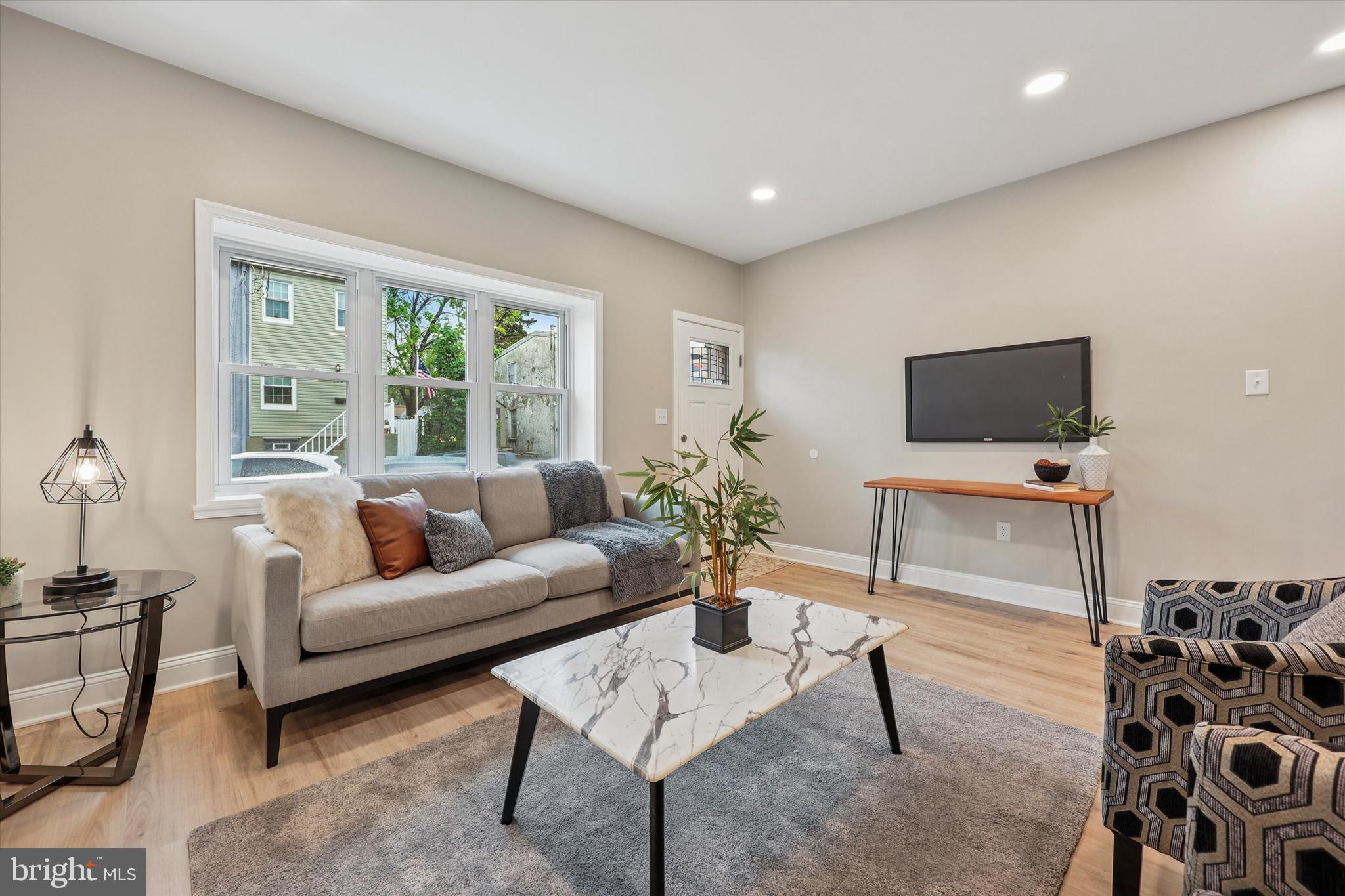 ROXBOROUGH - Residential