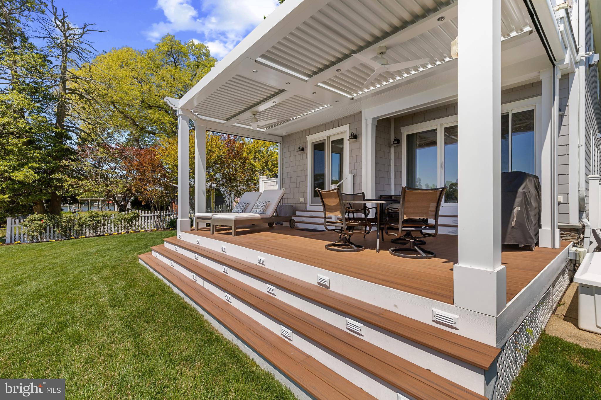 BAHAMA BEACH - Residential