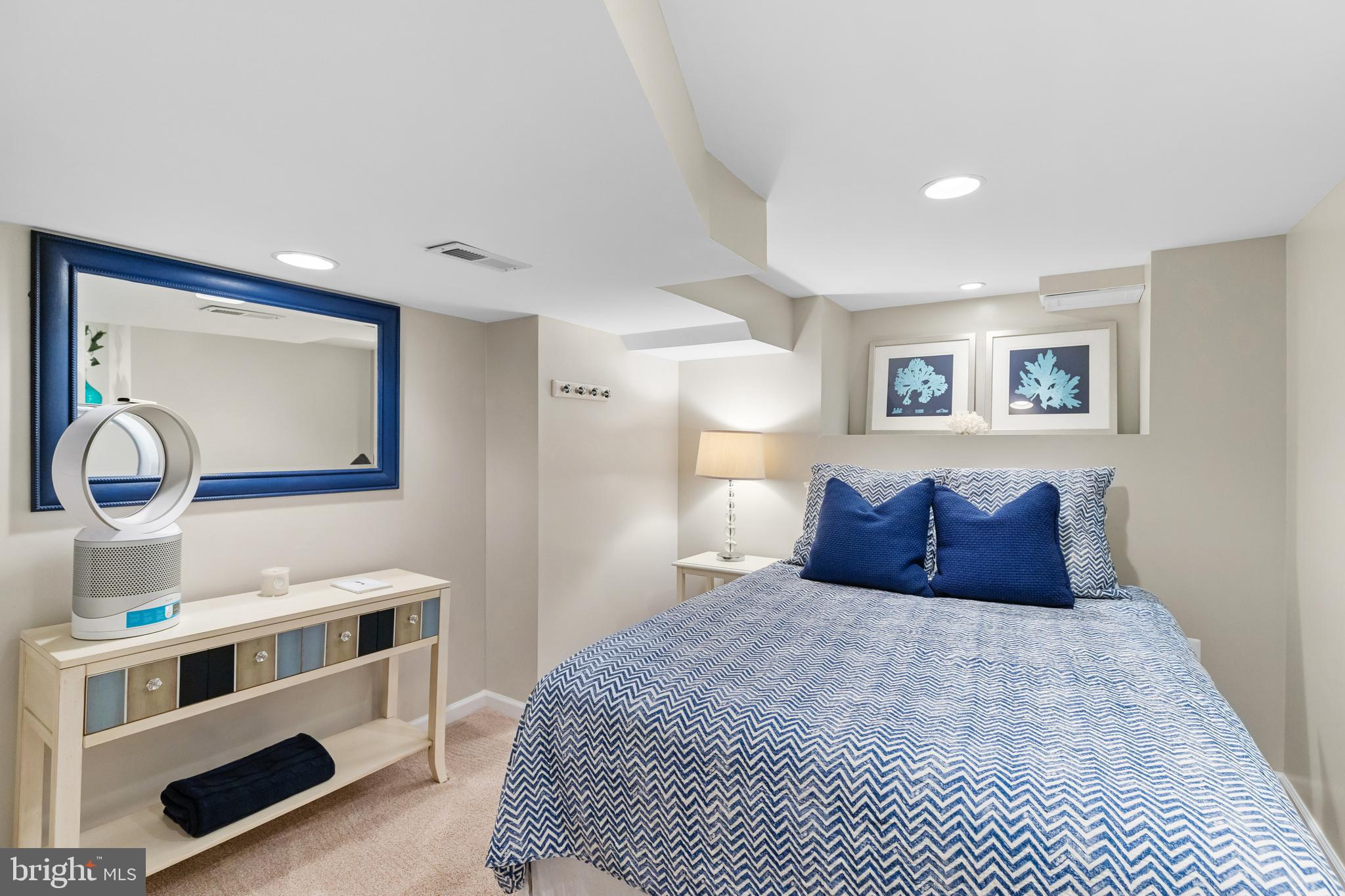 BAHAMA BEACH - Residential