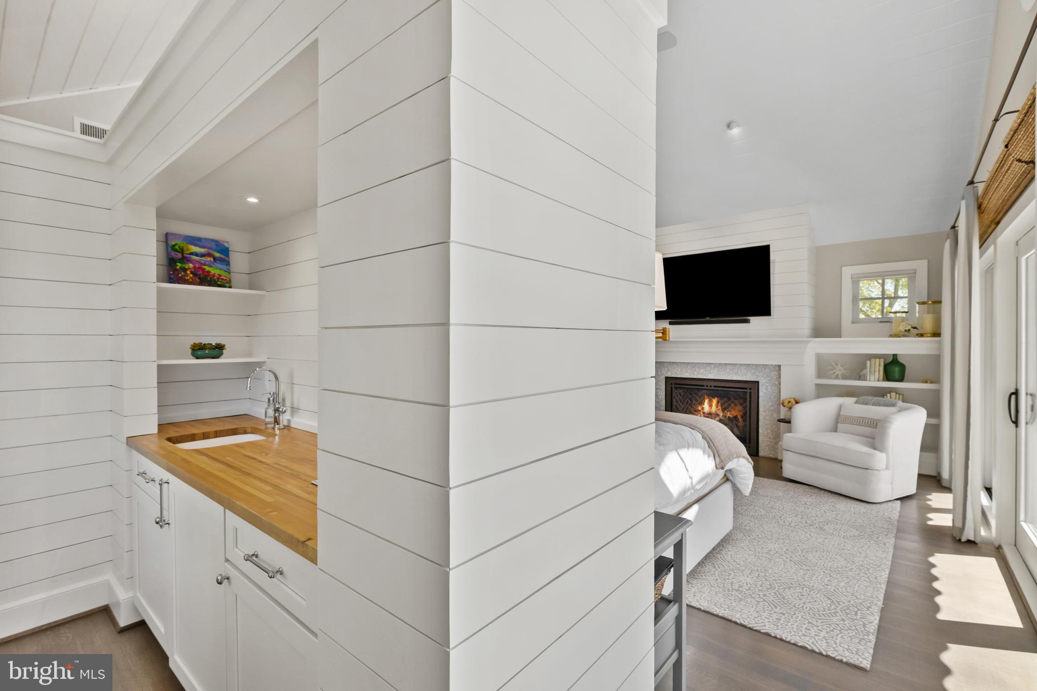 BAHAMA BEACH - Residential