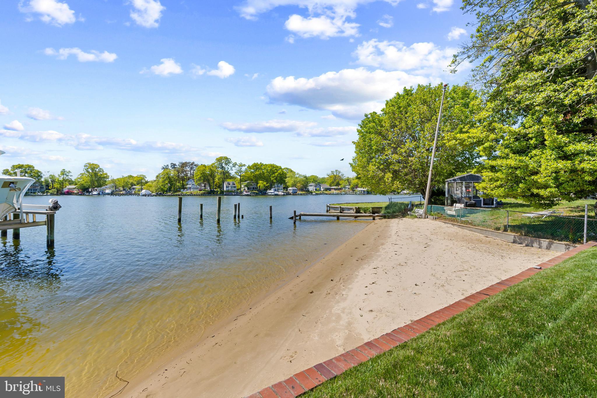 BAHAMA BEACH - Residential