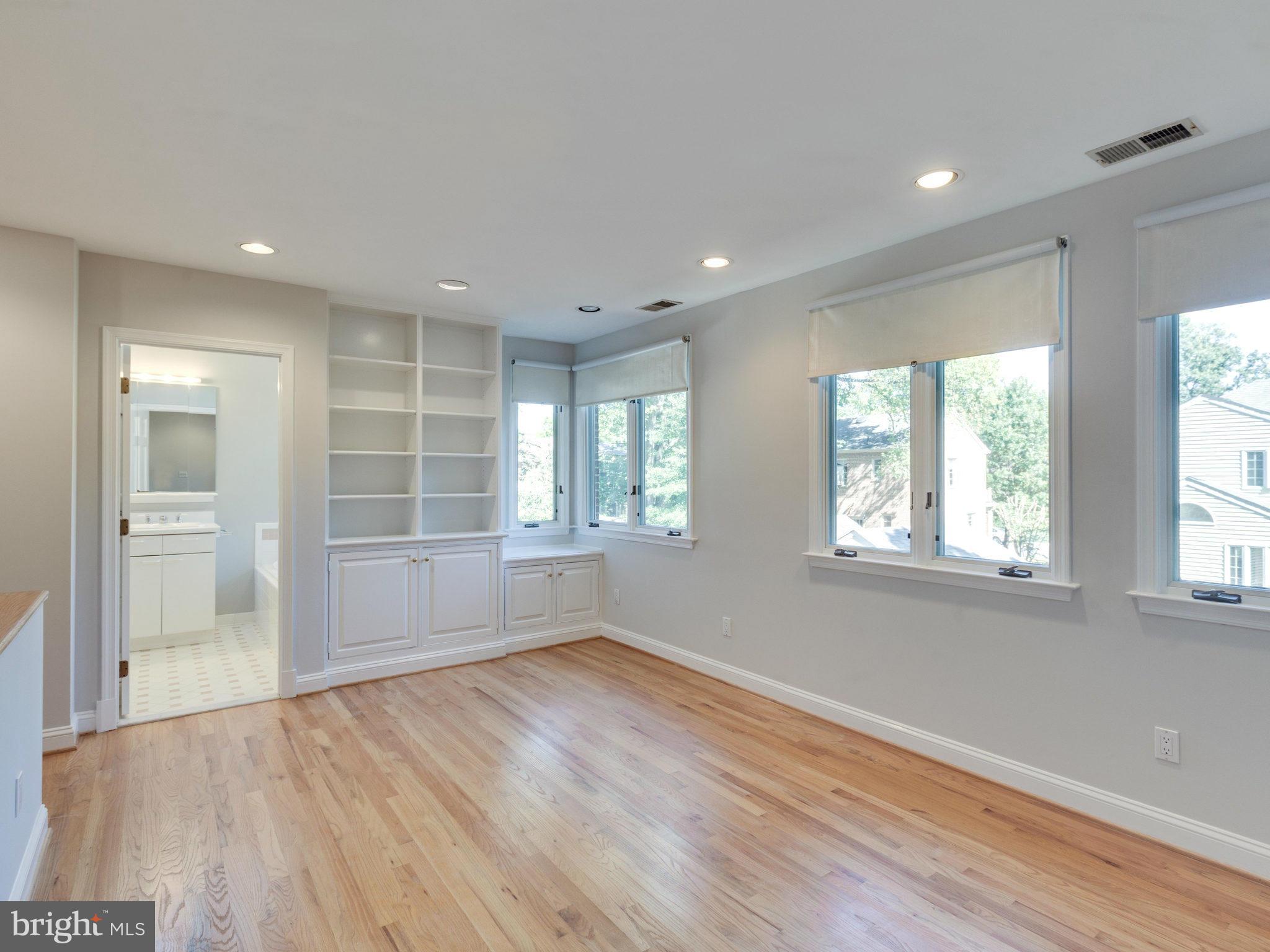 ARLINGTON HEIGHTS - Residential