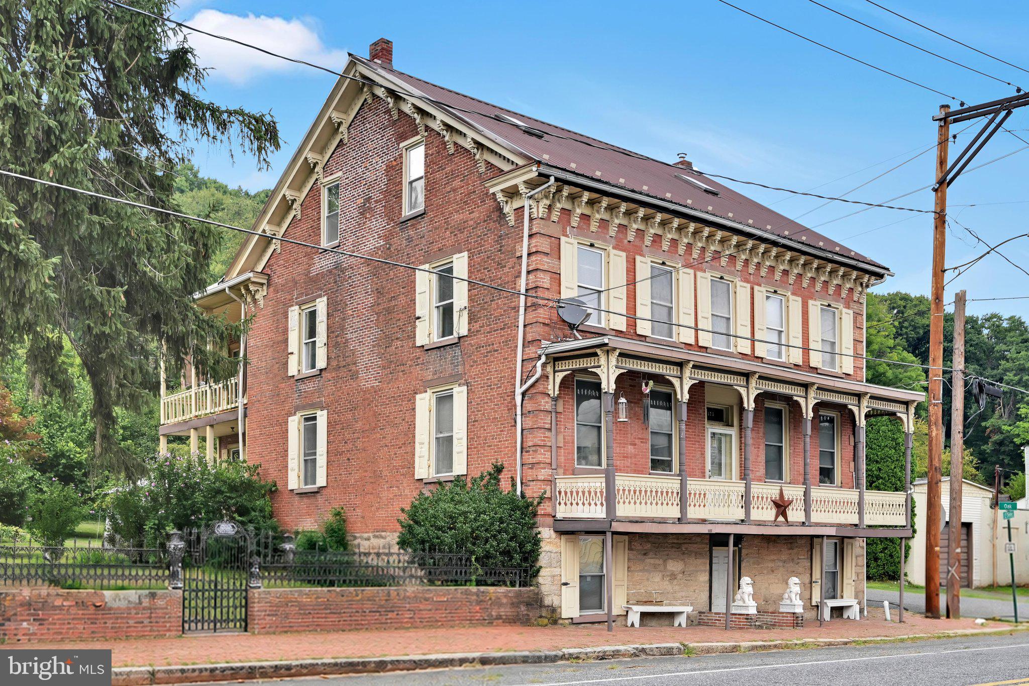 125 E CENTER STREET