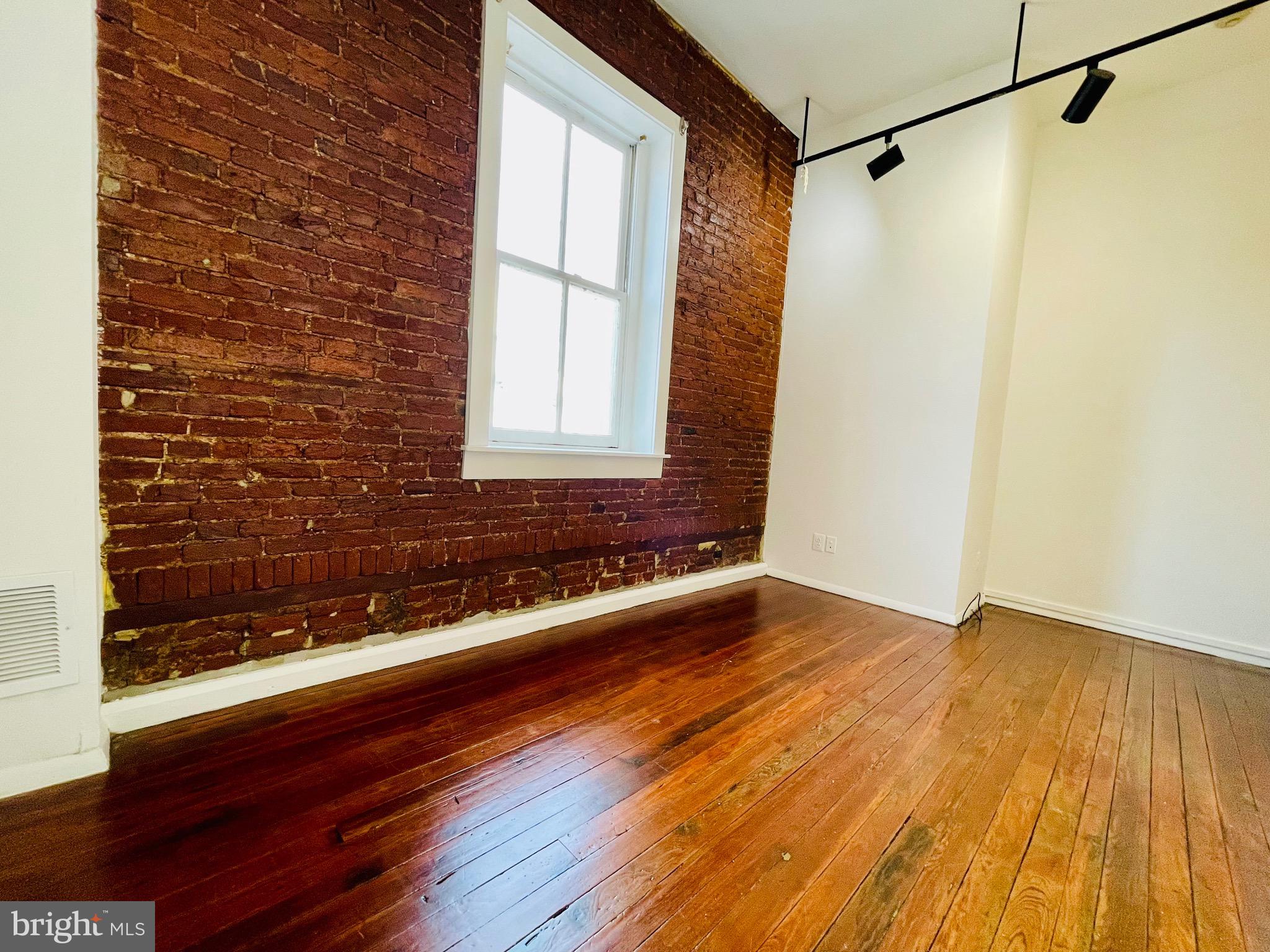 4444 MAIN STREET 48 E