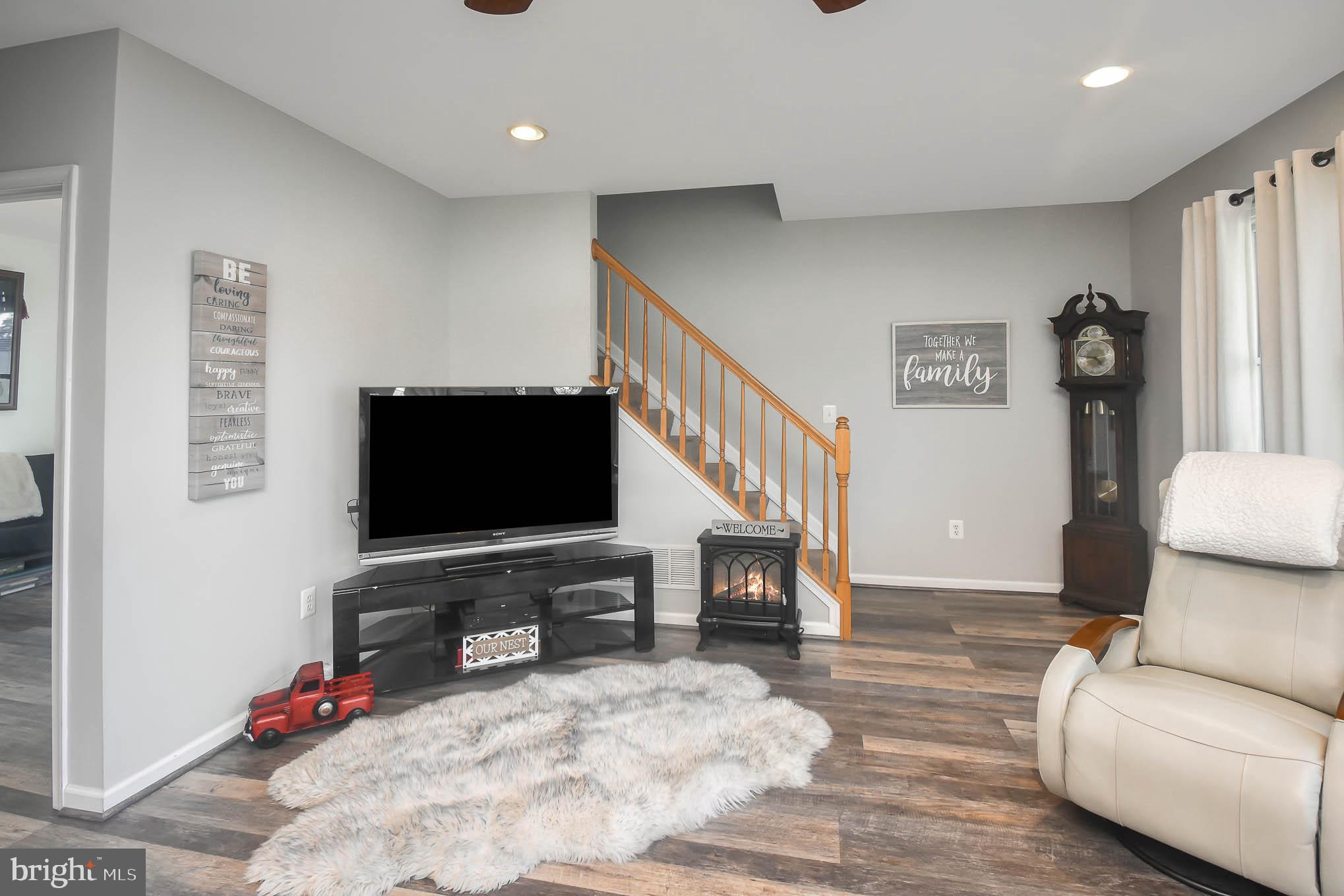 GRAY MANOR - Residential