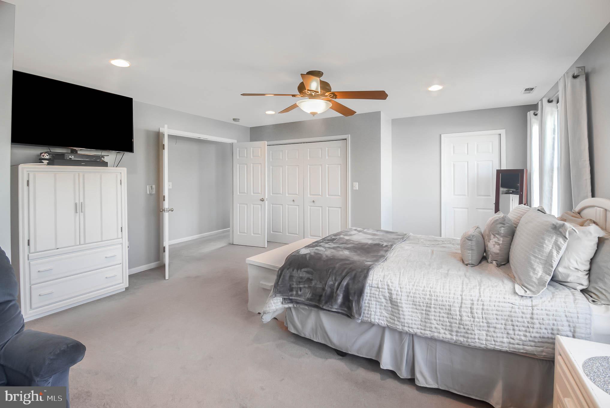 GRAY MANOR - Residential