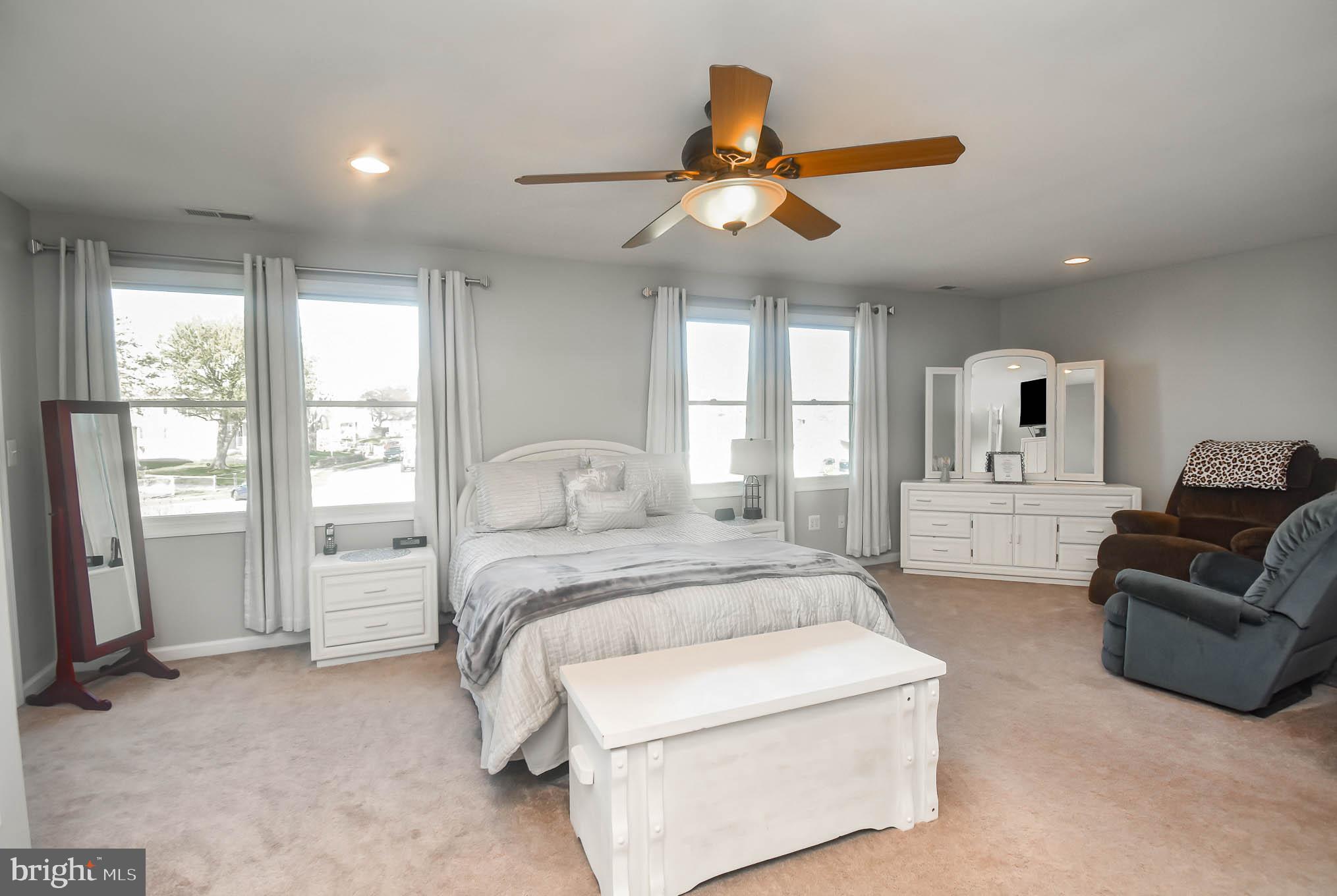 GRAY MANOR - Residential