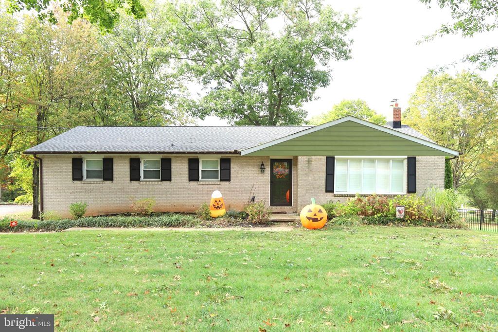 Photo of 379 Holyoke Drive, YORK, PA 17402 (MLS # PAYK2091466)
