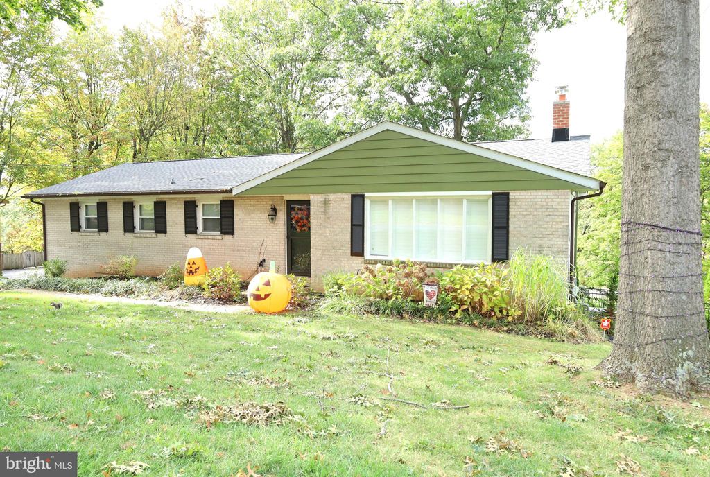 Photo of 379 Holyoke Drive, YORK, PA 17402 (MLS # PAYK2091466)