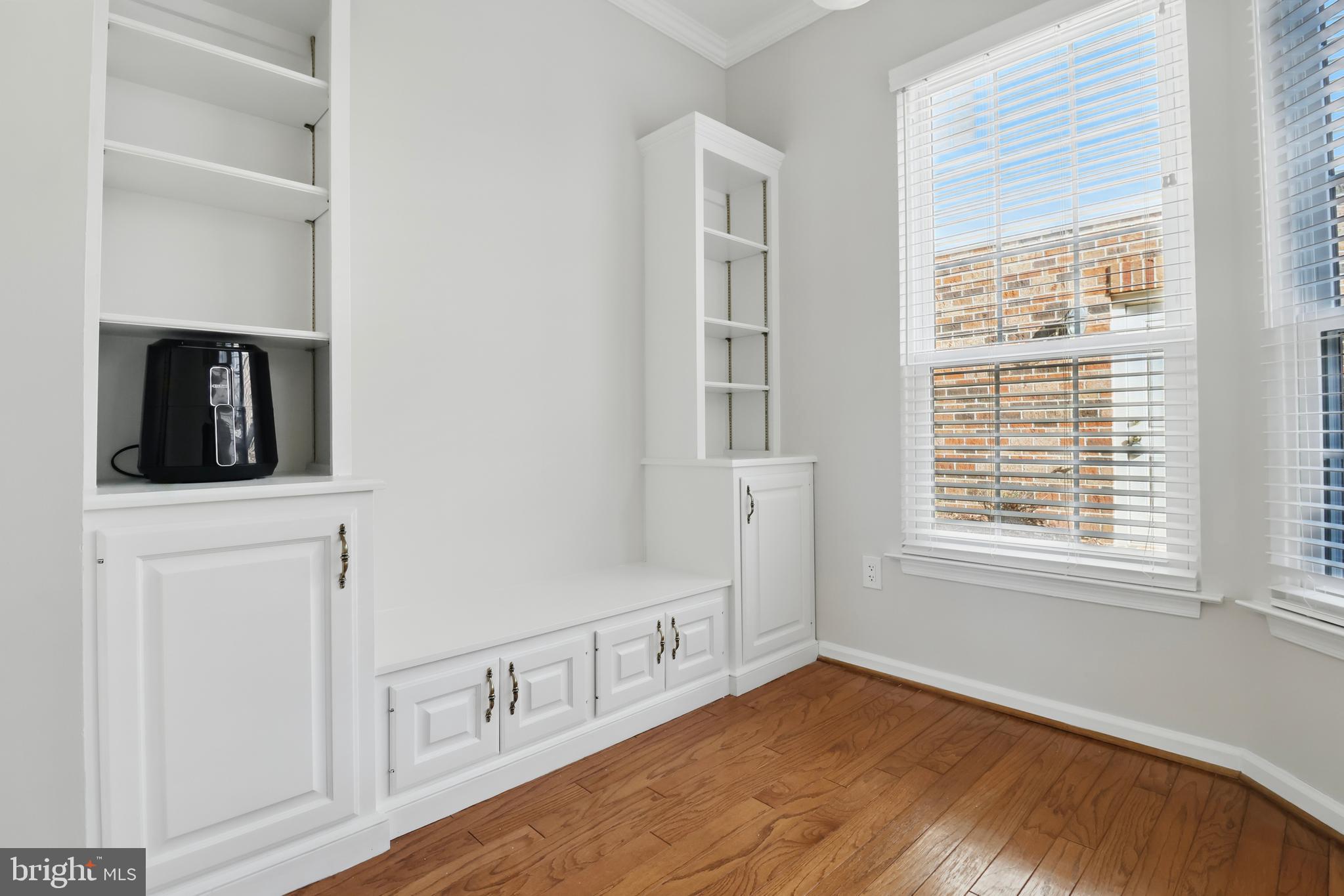 CHELSEA COURTS - Residential