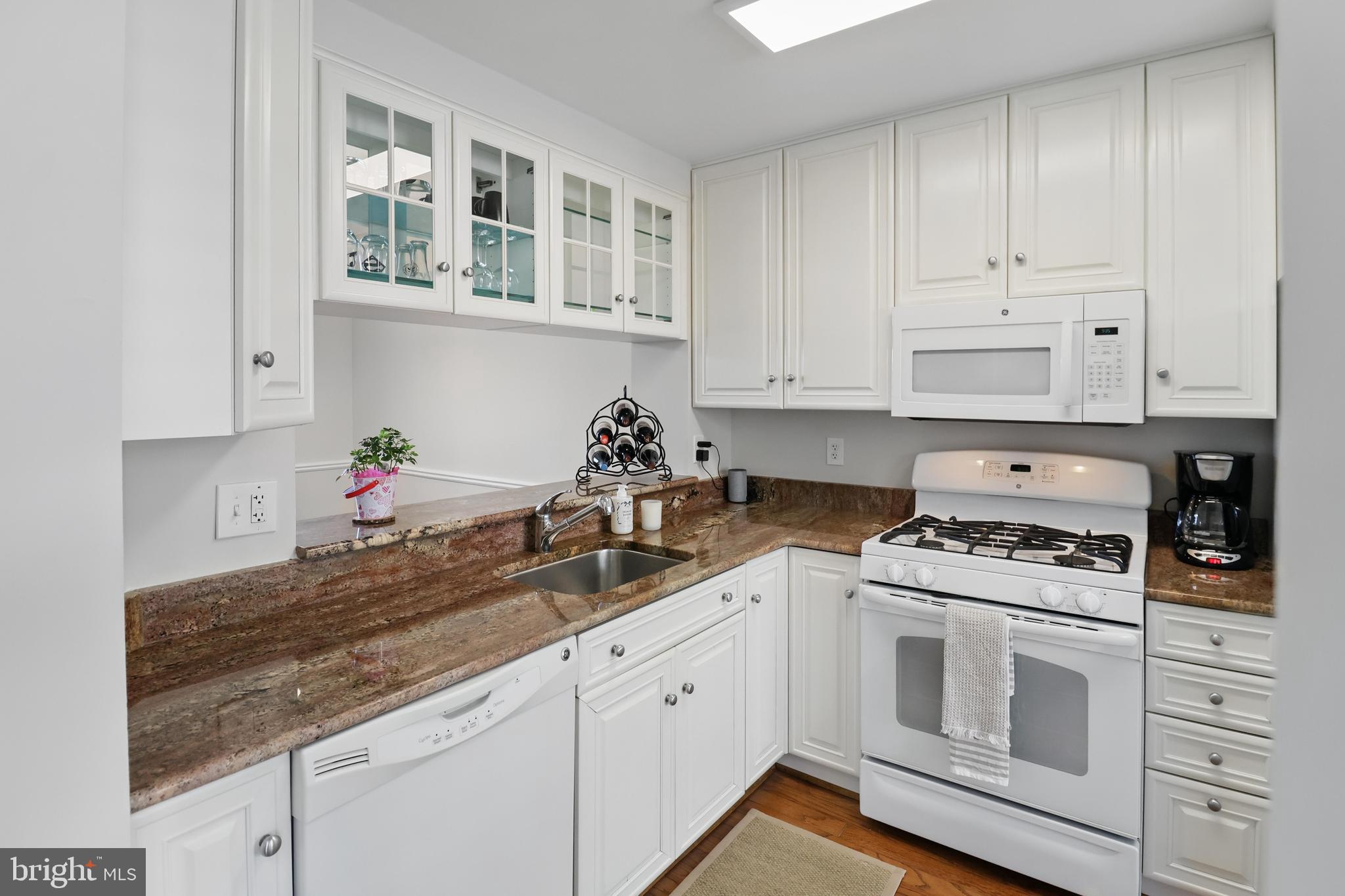 CHELSEA COURTS - Residential